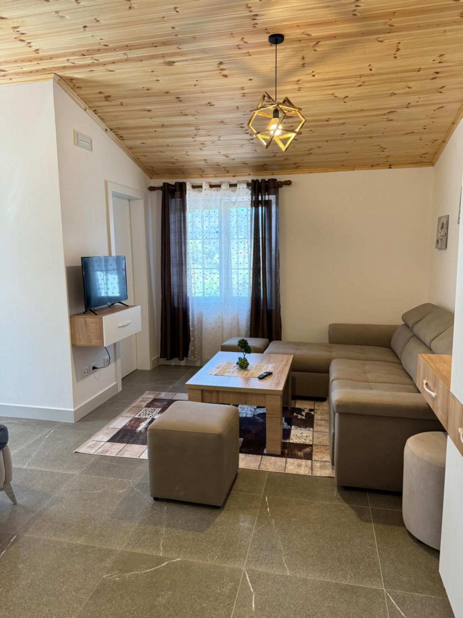 Apartmán Qyteza & *