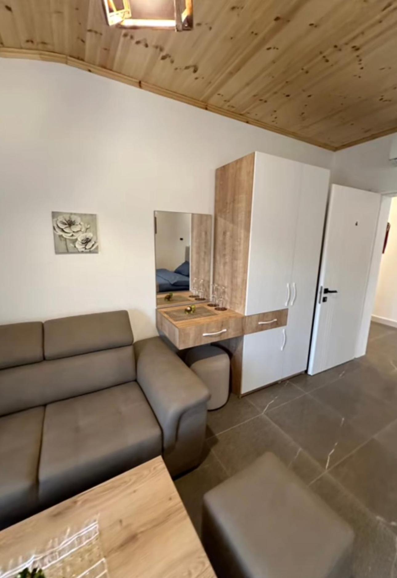 Apartment Qyteza &